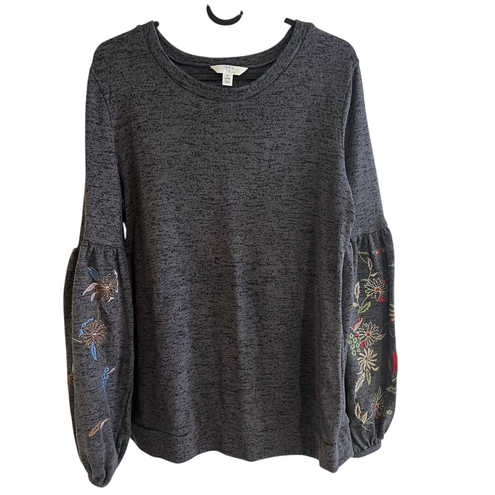 2/$15 Time and Tru S (4-6) Gray Top bubble embroidered long sleeves